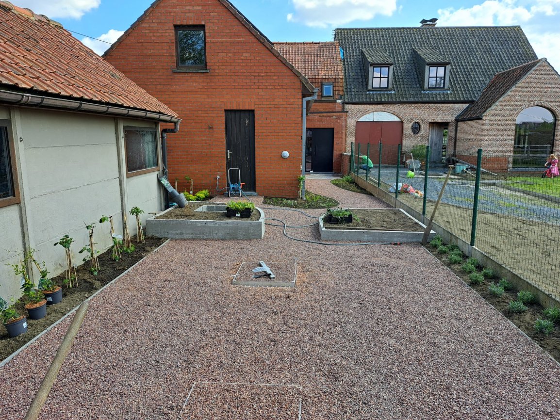 202505FZ Sint Denijs Kiezel op honiningraat